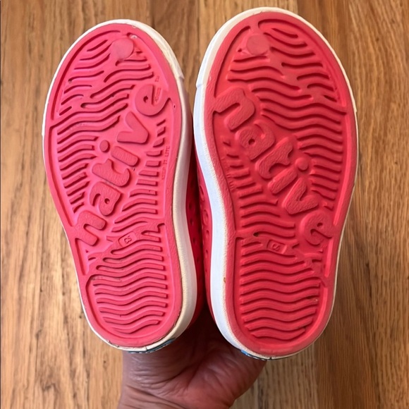 Native Pink and White Kids Shoe - Picture 2 of 3